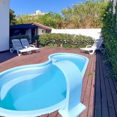 Casa Residencial com 322m², 3 quartos, 3 suítes, 2 garagens, no bairro Lagoa da Conceição em Florianópolis