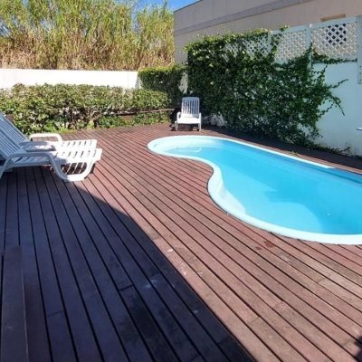 Casa Residencial com 322m², 3 quartos, 3 suítes, 2 garagens, no bairro Lagoa da Conceição em Florianópolis