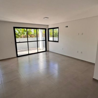 Casa Residencial com 110m², 2 quartos, 2 suítes, 2 garagens, no bairro Ingleses do Rio Vermelho em Florianópolis