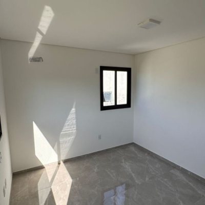 Casa Residencial com 110m², 2 quartos, 2 suítes, 2 garagens, no bairro Ingleses do Rio Vermelho em Florianópolis