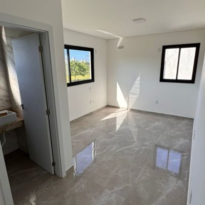 Casa Residencial com 110m², 2 quartos, 2 suítes, 2 garagens, no bairro Ingleses do Rio Vermelho em Florianópolis