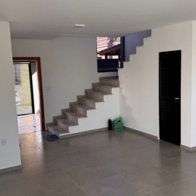 Casa Residencial com 110m², 2 quartos, 2 suítes, 2 garagens, no bairro Ingleses do Rio Vermelho em Florianópolis