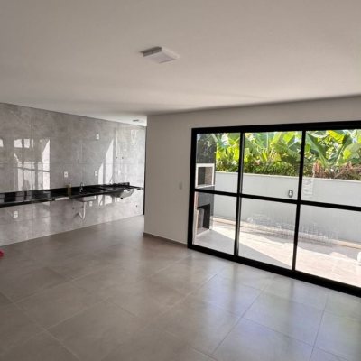 Casa Residencial com 110m², 2 quartos, 2 suítes, 2 garagens, no bairro Ingleses do Rio Vermelho em Florianópolis