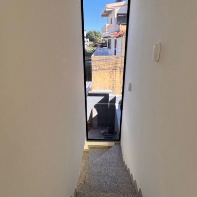 Casa Residencial com 110m², 2 quartos, 2 suítes, 2 garagens, no bairro Ingleses do Rio Vermelho em Florianópolis