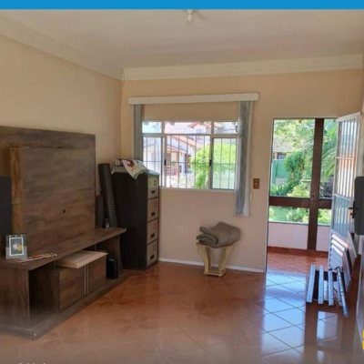 Casa Residencial com 87m², 3 quartos, 2 suítes, 5 garagens, no bairro Agronômica em Florianópolis