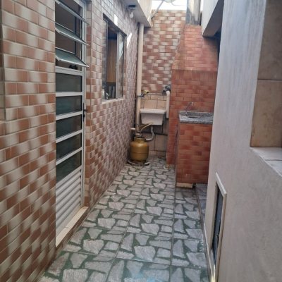 Casa Residencial com 87m², 3 quartos, 2 suítes, 5 garagens, no bairro Agronômica em Florianópolis