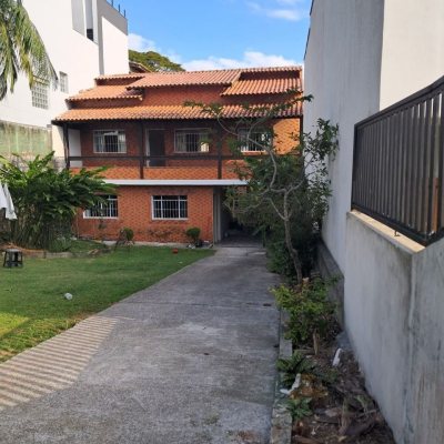 Casa Residencial com 87m², 3 quartos, 2 suítes, 5 garagens, no bairro Agronômica em Florianópolis