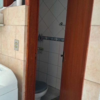 Casa Residencial com 87m², 3 quartos, 2 suítes, 5 garagens, no bairro Agronômica em Florianópolis