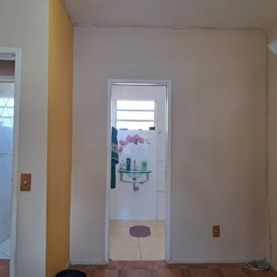 Casa Residencial com 87m², 3 quartos, 2 suítes, 5 garagens, no bairro Agronômica em Florianópolis