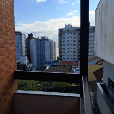 Casa Residencial com 87m², 3 quartos, 2 suítes, 5 garagens, no bairro Agronômica em Florianópolis