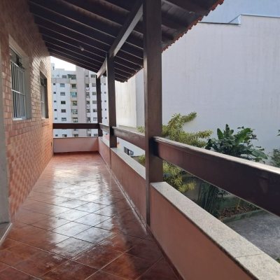 Casa Residencial com 87m², 3 quartos, 2 suítes, 5 garagens, no bairro Agronômica em Florianópolis