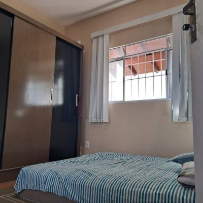 Casa Residencial com 87m², 3 quartos, 2 suítes, 5 garagens, no bairro Agronômica em Florianópolis