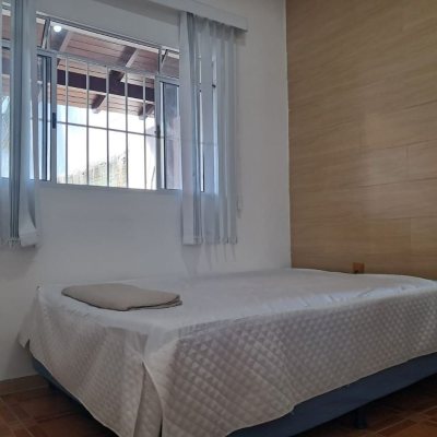 Casa Residencial com 87m², 3 quartos, 2 suítes, 5 garagens, no bairro Agronômica em Florianópolis