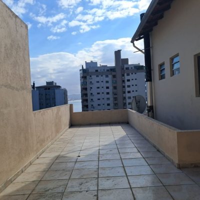 Casa Residencial com 87m², 3 quartos, 2 suítes, 5 garagens, no bairro Agronômica em Florianópolis