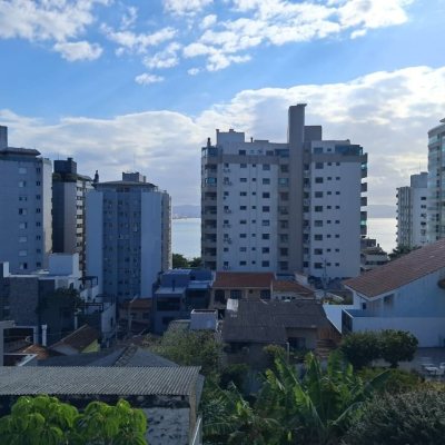 Casa Residencial com 87m², 3 quartos, 2 suítes, 5 garagens, no bairro Agronômica em Florianópolis