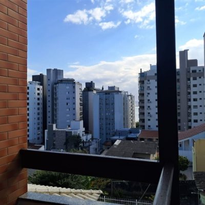 Casa Residencial com 87m², 3 quartos, 2 suítes, 5 garagens, no bairro Agronômica em Florianópolis