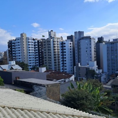 Casa Residencial com 87m², 3 quartos, 2 suítes, 5 garagens, no bairro Agronômica em Florianópolis