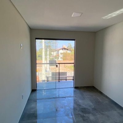 Sobrado Residencial com 48m², 2 quartos, 1 suíte, 1 garagem, no bairro Rio Vermelho em Florianópolis