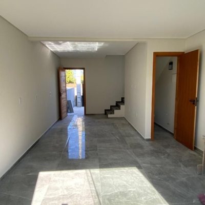 Sobrado Residencial com 48m², 2 quartos, 1 suíte, 1 garagem, no bairro Rio Vermelho em Florianópolis