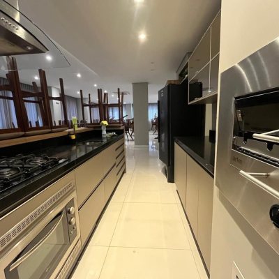 Apartamentos com 180m², 3 quartos, 3 suítes, 3 garagens, no bairro Estreito em Florianópolis