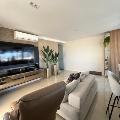 Apartamentos com 180m², 3 quartos, 3 suítes, 3 garagens, no bairro Estreito em Florianópolis