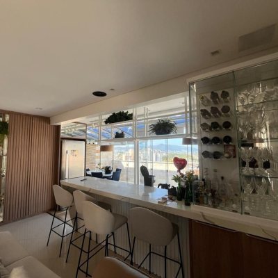 Apartamentos com 180m², 3 quartos, 3 suítes, 3 garagens, no bairro Estreito em Florianópolis