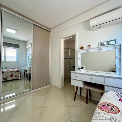 Apartamentos com 180m², 3 quartos, 3 suítes, 3 garagens, no bairro Estreito em Florianópolis