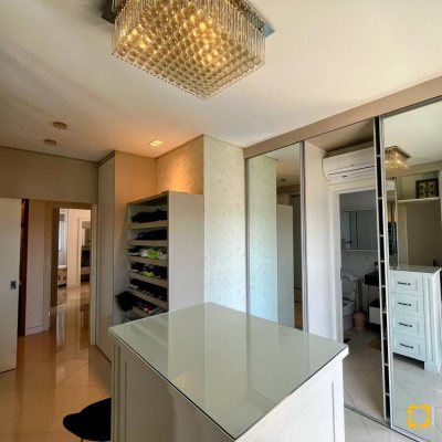 Apartamentos com 180m², 3 quartos, 3 suítes, 3 garagens, no bairro Estreito em Florianópolis