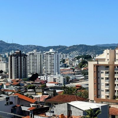 Apartamentos com 180m², 3 quartos, 3 suítes, 3 garagens, no bairro Estreito em Florianópolis