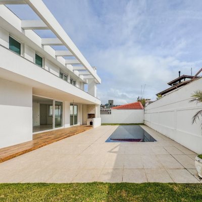 Casa Residencial com 450m², 4 quartos, 4 suítes, 4 garagens, no bairro Jurerê Internacional em Florianópolis