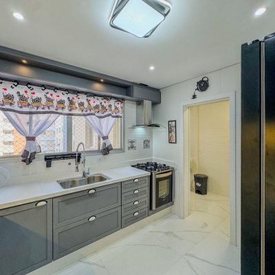 Apartamentos com 122m², 3 quartos, 1 suíte, 1 garagem, no bairro Centro em Florianópolis