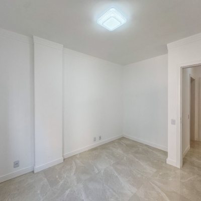 Apartamentos com 122m², 3 quartos, 1 suíte, 1 garagem, no bairro Centro em Florianópolis