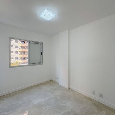 Apartamentos com 122m², 3 quartos, 1 suíte, 1 garagem, no bairro Centro em Florianópolis