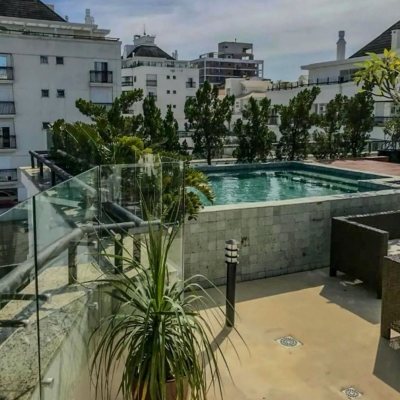 Cobertura com 268m², 3 quartos, 3 suítes, 3 garagens, no bairro Coqueiros em Florianópolis