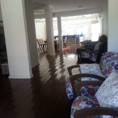 Casa Residencial com 171m², 2 quartos, 2 suítes, 7 garagens, no bairro Cachoeira Do Bom Jesus em Florianópolis