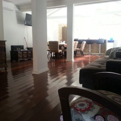 Casa Residencial com 171m², 2 quartos, 2 suítes, 7 garagens, no bairro Cachoeira Do Bom Jesus em Florianópolis