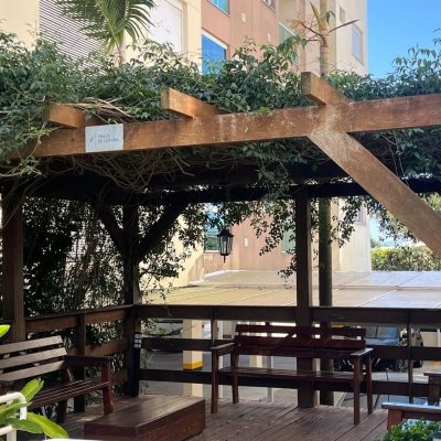 Apartamentos com 48m², 1 quarto, 1 suíte, 1 garagem, no bairro Praia Comprida em São José