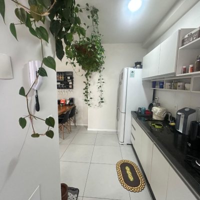 Apartamentos com 48m², 1 quarto (sendo 1 suíte), 1 garagem, no bairro Praia Comprida em São José