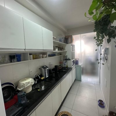 Apartamentos com 48m², 1 quarto (sendo 1 suíte), 1 garagem, no bairro Praia Comprida em São José