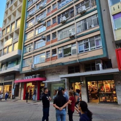 Sala com 33m², no bairro Centro em Florianópolis