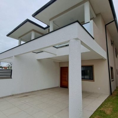 Casa Residencial com 87m², 3 quartos, 1 suíte, 2 garagens, no bairro Canasvieiras em Florianópolis