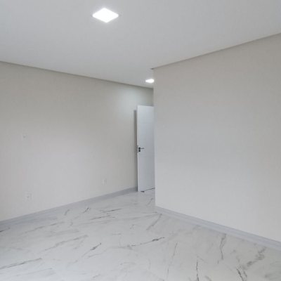 Casa Residencial com 87m², 3 quartos, 1 suíte, 2 garagens, no bairro Canasvieiras em Florianópolis