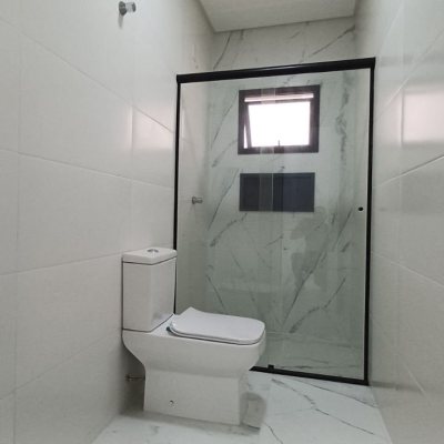 Casa Residencial com 87m², 3 quartos, 1 suíte, 2 garagens, no bairro Canasvieiras em Florianópolis