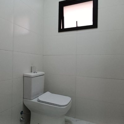 Casa Residencial com 87m², 3 quartos, 1 suíte, 2 garagens, no bairro Canasvieiras em Florianópolis