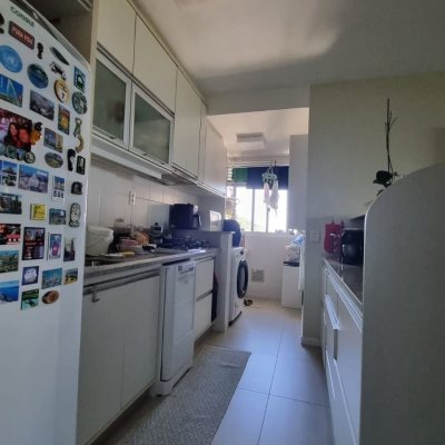 Apartamentos com 77m², 3 quartos, 1 suíte, 2 garagens, no bairro Costeira Do Pirajubaé em Florianópolis