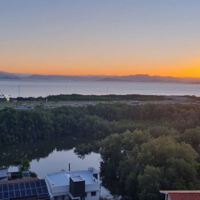 Apartamentos com 77m², 3 quartos, 1 suíte, 2 garagens, no bairro Costeira Do Pirajubaé em Florianópolis