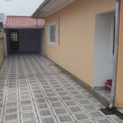 Casa Residencial com 300m², 4 quartos, 4 garagens, no bairro Carianos em Florianópolis