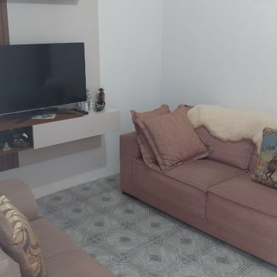 Casa Residencial com 300m², 4 quartos, 4 garagens, no bairro Carianos em Florianópolis