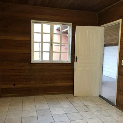 Casa Residencial com 300m², 4 quartos, 4 garagens, no bairro Carianos em Florianópolis