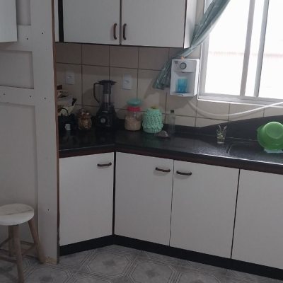 Casa Residencial com 300m², 4 quartos, 4 garagens, no bairro Carianos em Florianópolis